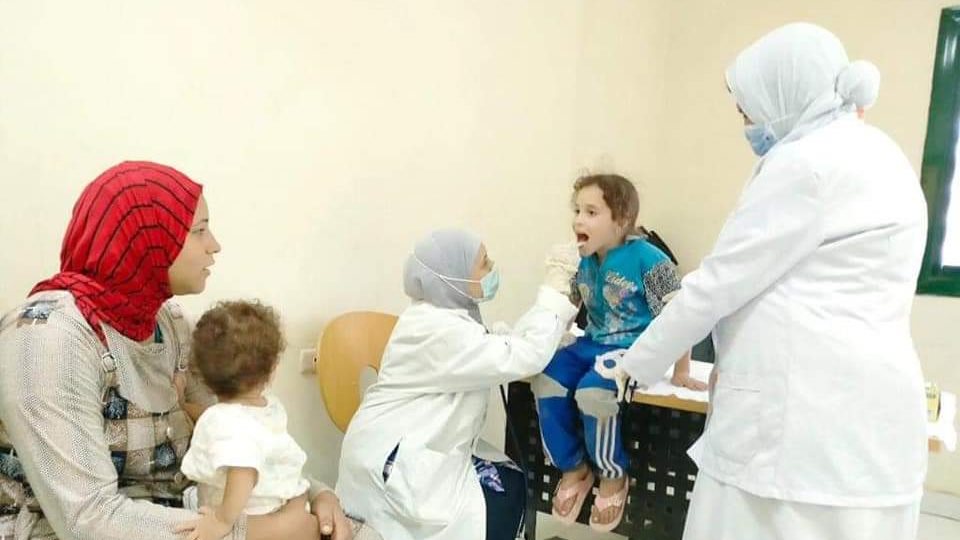 توقيع الكشف الطبي على المرضى بالمنيا 