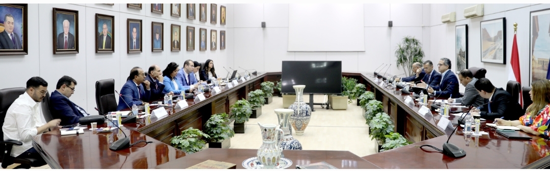 وزير السياحة والآثار 