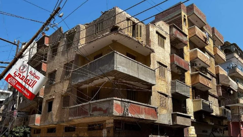 انهيار عقار
