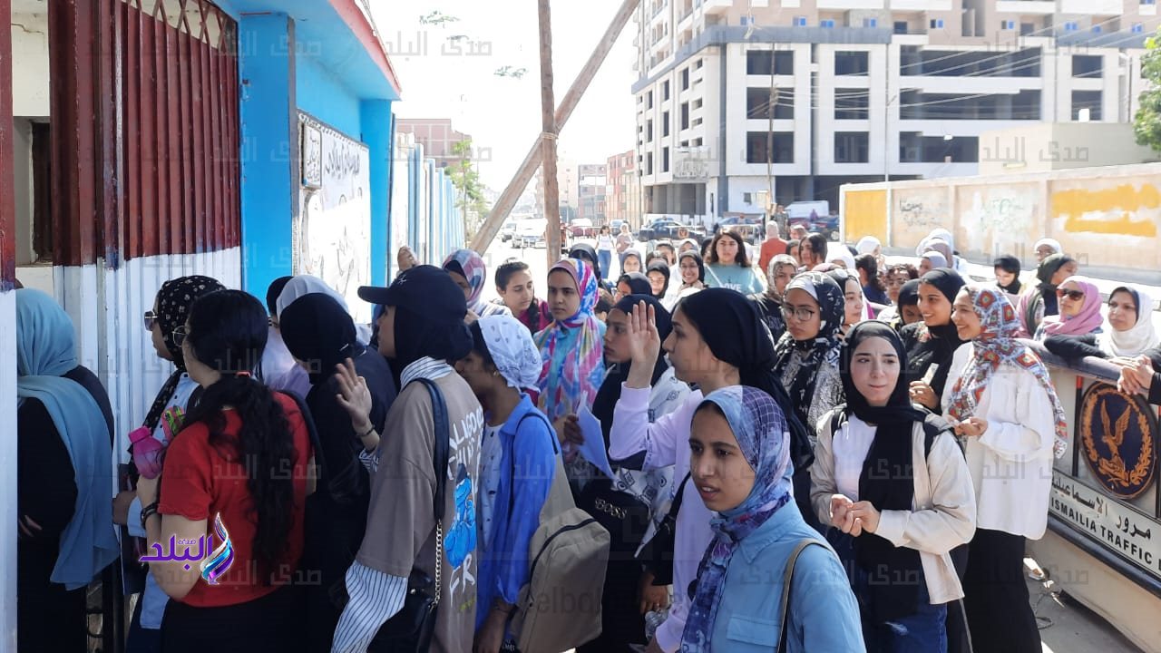 طلاب الإسماعيلية أثناء دخول اللجان 
