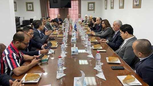 محافظ دمياط تلتقي وفد مشروعات النواب