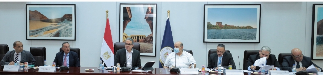 وزير السياحة والآثار 