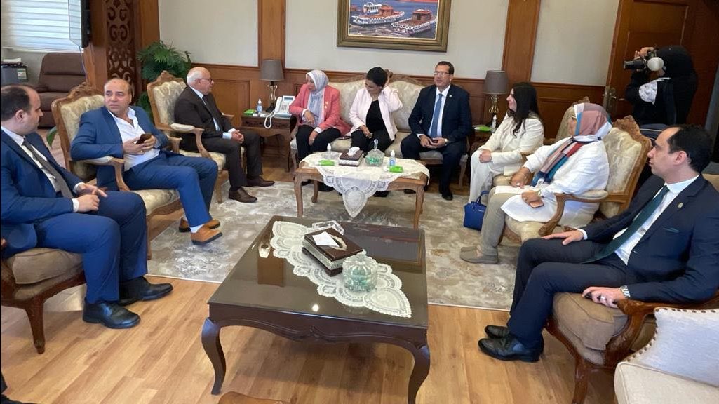 محافظ بورسعيد يلتقي وفد صحة النواب بديوان عام المحافظة 