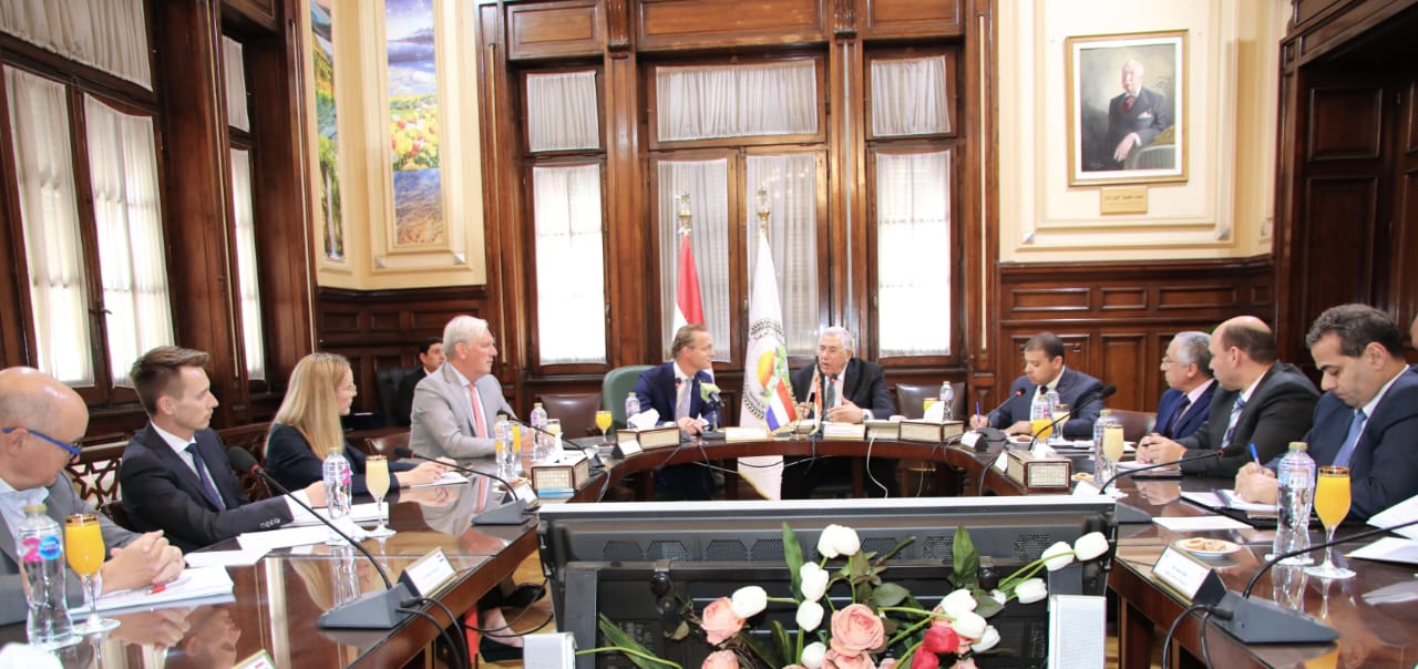 وزير الزراعة يستقبل مبعوث مملكة هولندا