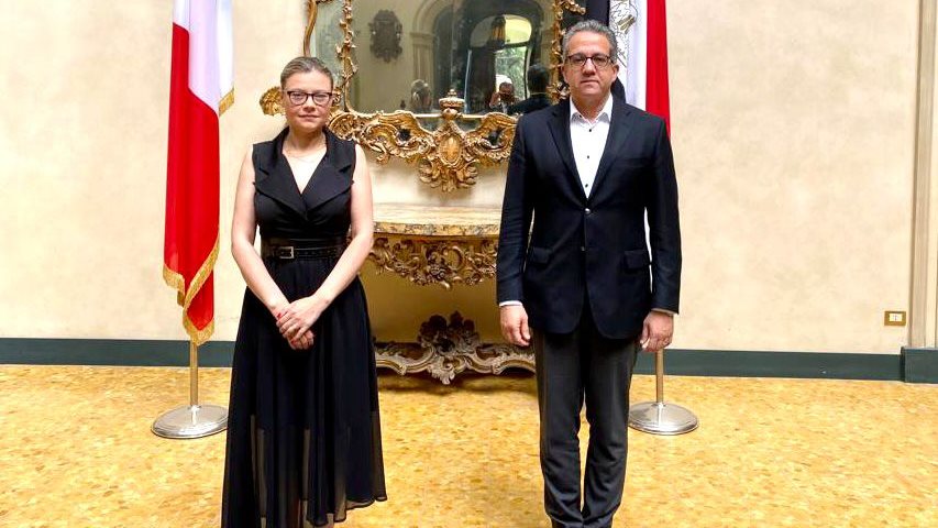 وزير السياحة والآثار 