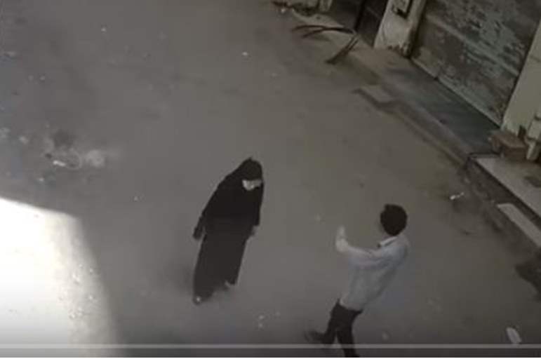 شاب يقتل والدته- أرشيفية 