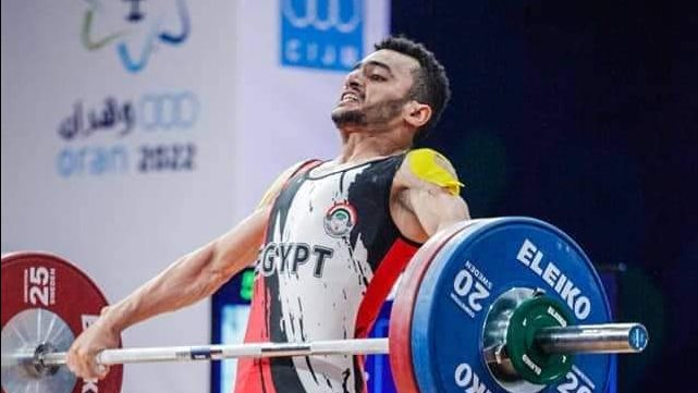 أحمد عبدالغني لاعب رفع الأثقال يحرز فضية الخطف بدورة ألعاب ا