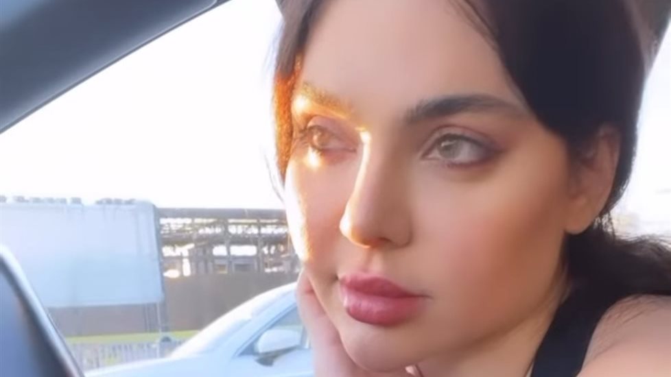 الفنانة قمر الفنانة قمر