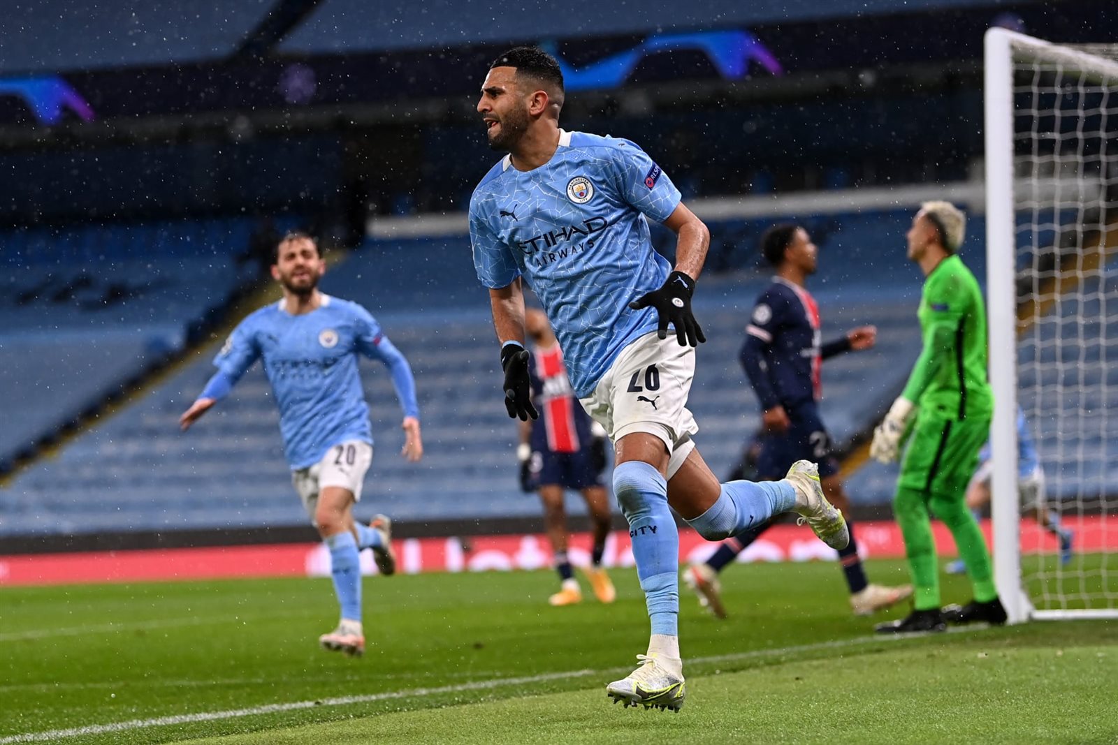 رياض محرز لاعب فريق مانشستر سيتي