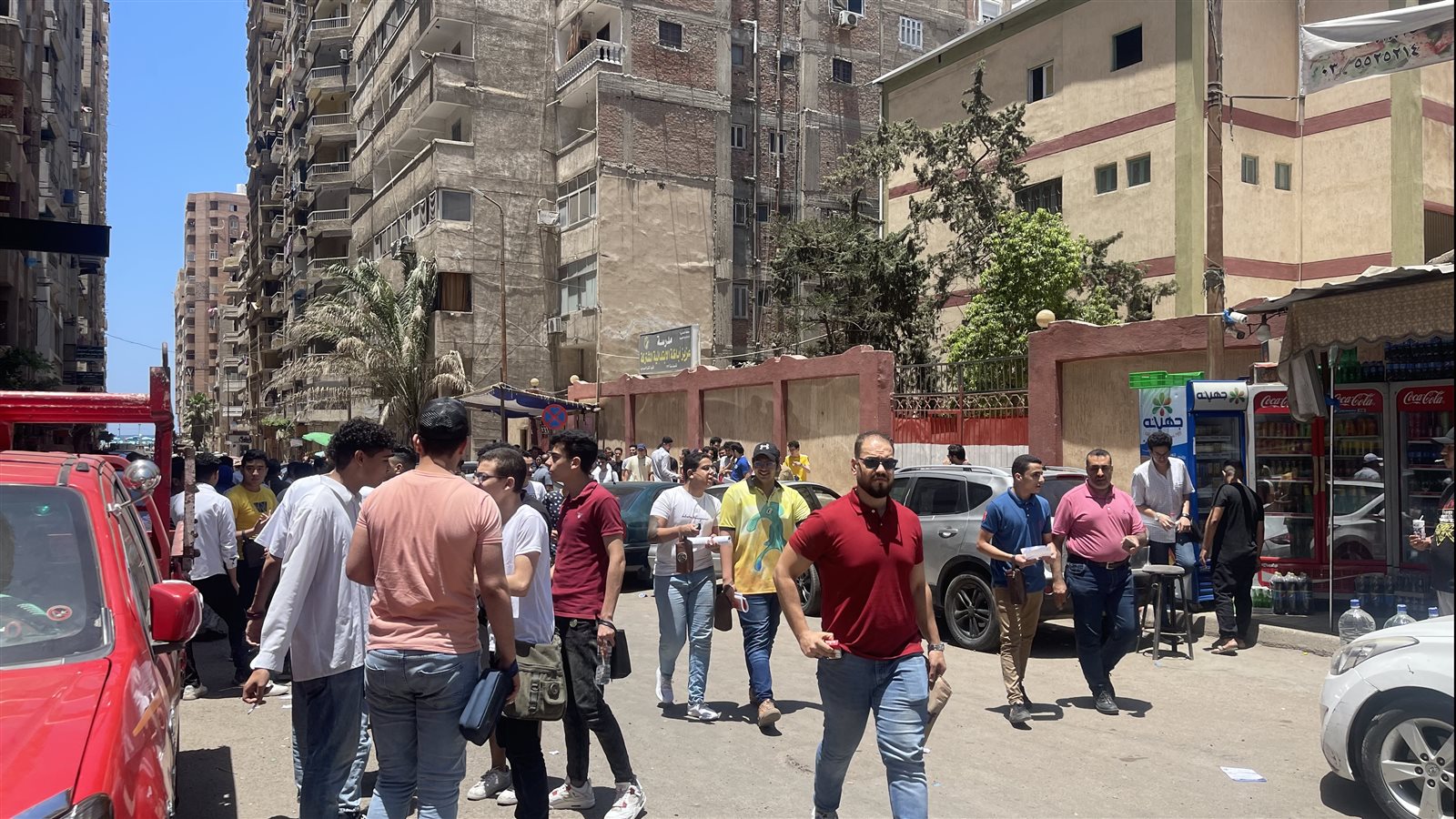 خروج الطلاب من الامتحان 