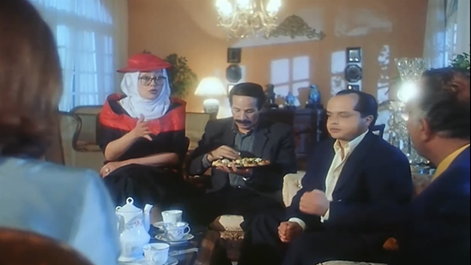 عجوزة لكن صحتها كده.. حكاية سيارة مرسيدس بفيلم محمد هنيدي
