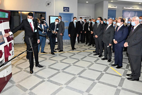 الرئيس السيسي داخل محطة عدلي منصور