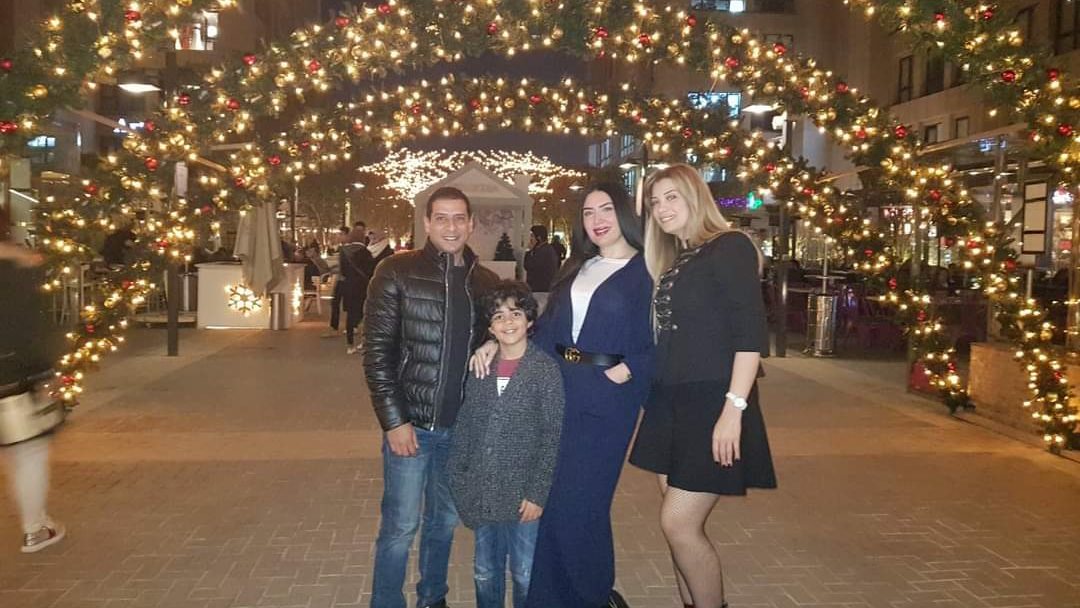 عبير صبري مع شقيقها وشقيقتها
