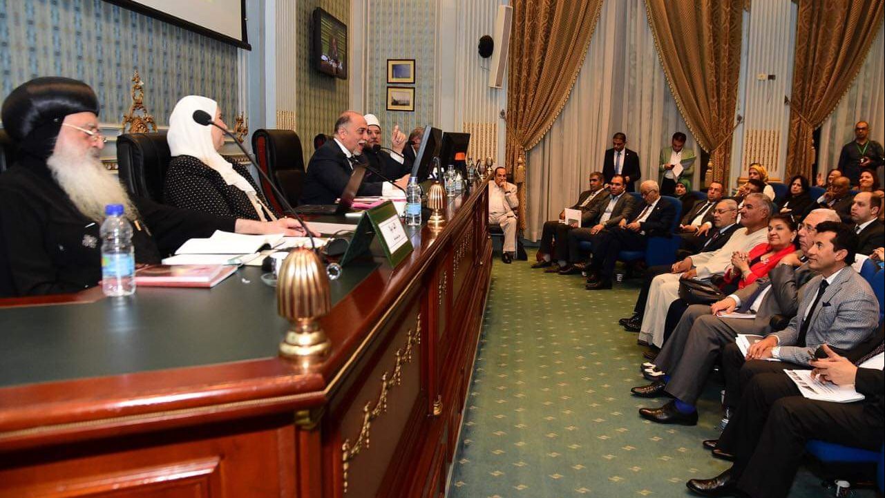 وزير الشباب خلال إجتماعه بالنواب 