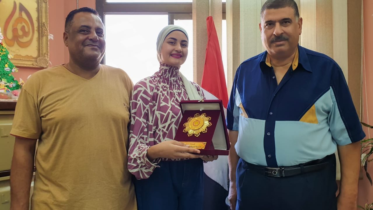 تعليم بورسعيد  يكرم الطالبة "يمنى هشام" الأولى على الجمهورية