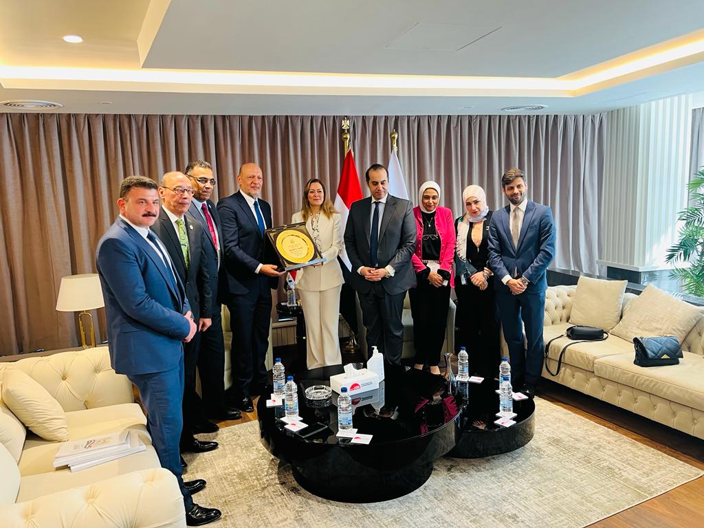  المستشار حسين أبو العطا رئيس الحزب المصريين