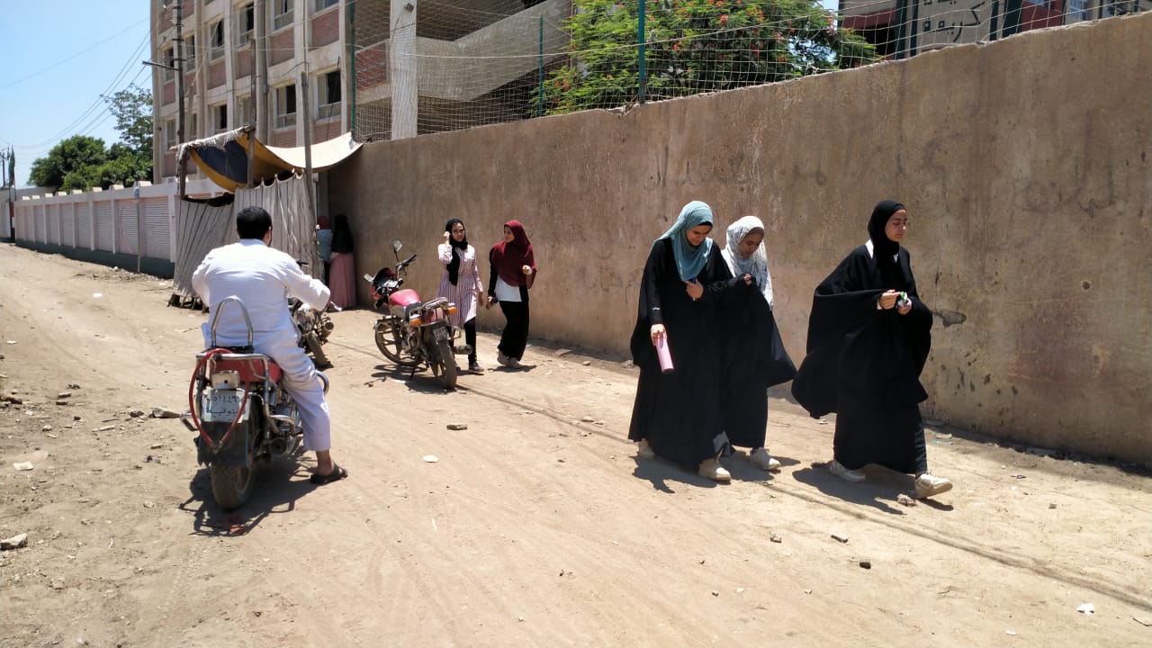 طالبات الثانوية العامة 