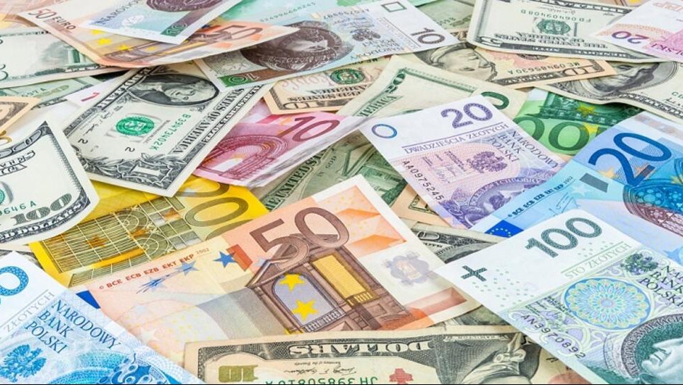 اليورو يرتفع من أقل سعر له منذ 20 عاماً