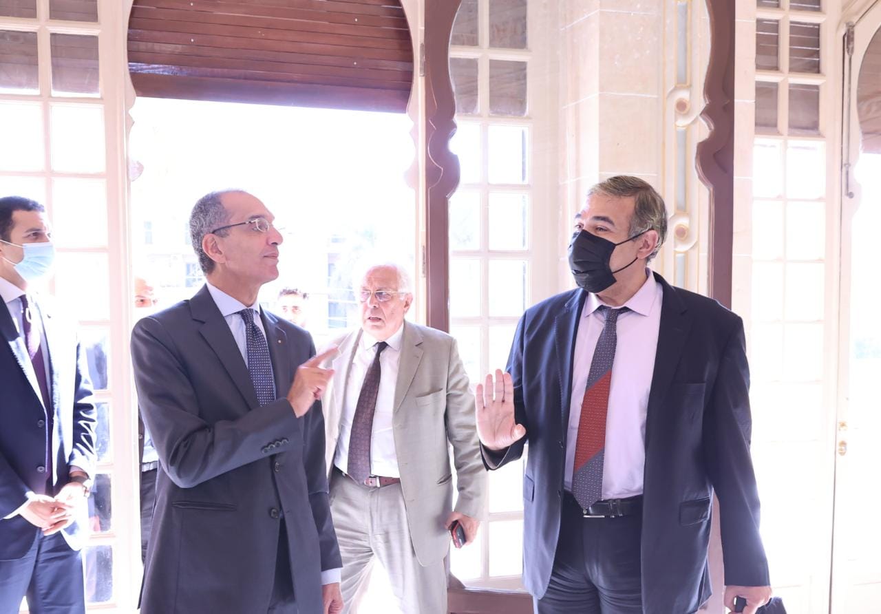 وزير الاتصالات 