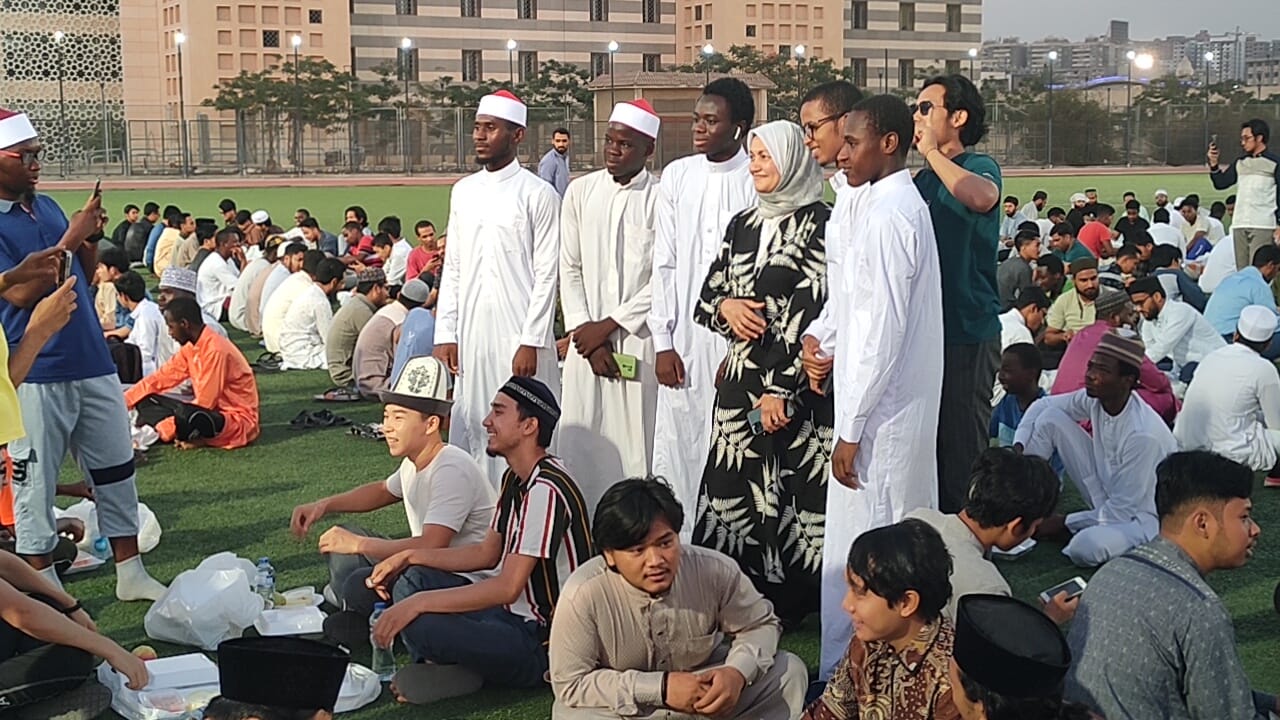 إفطار الطلاب الوافدين إفطار الطلاب الوافدين
