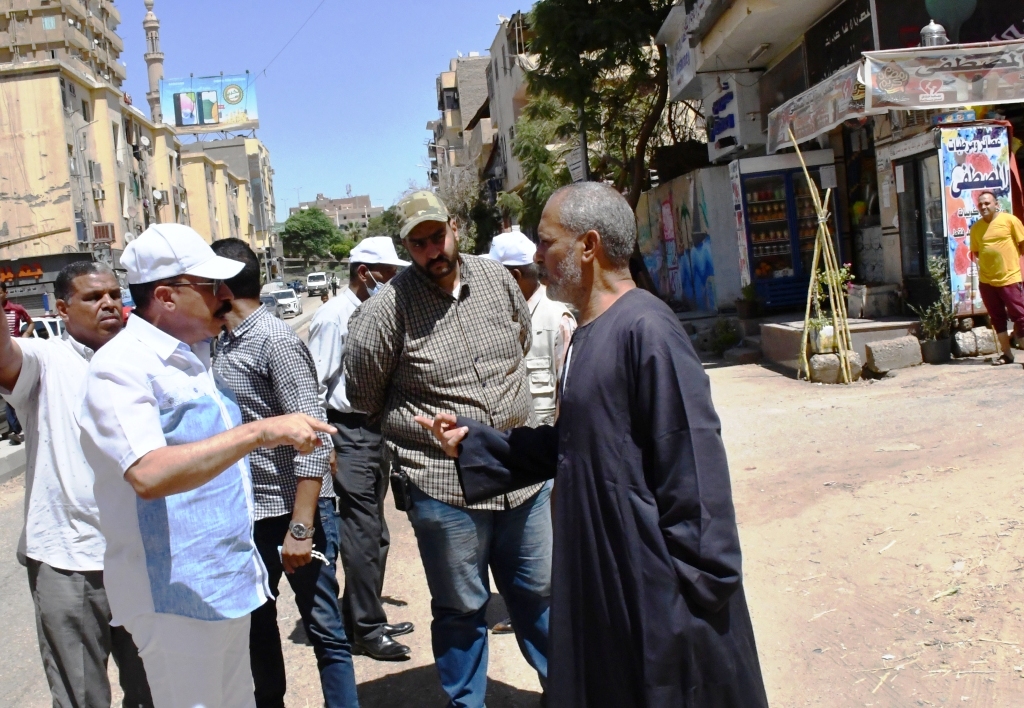 جولة محافظ أسوان بالطرق والشوارع الرئيسية والداخلية