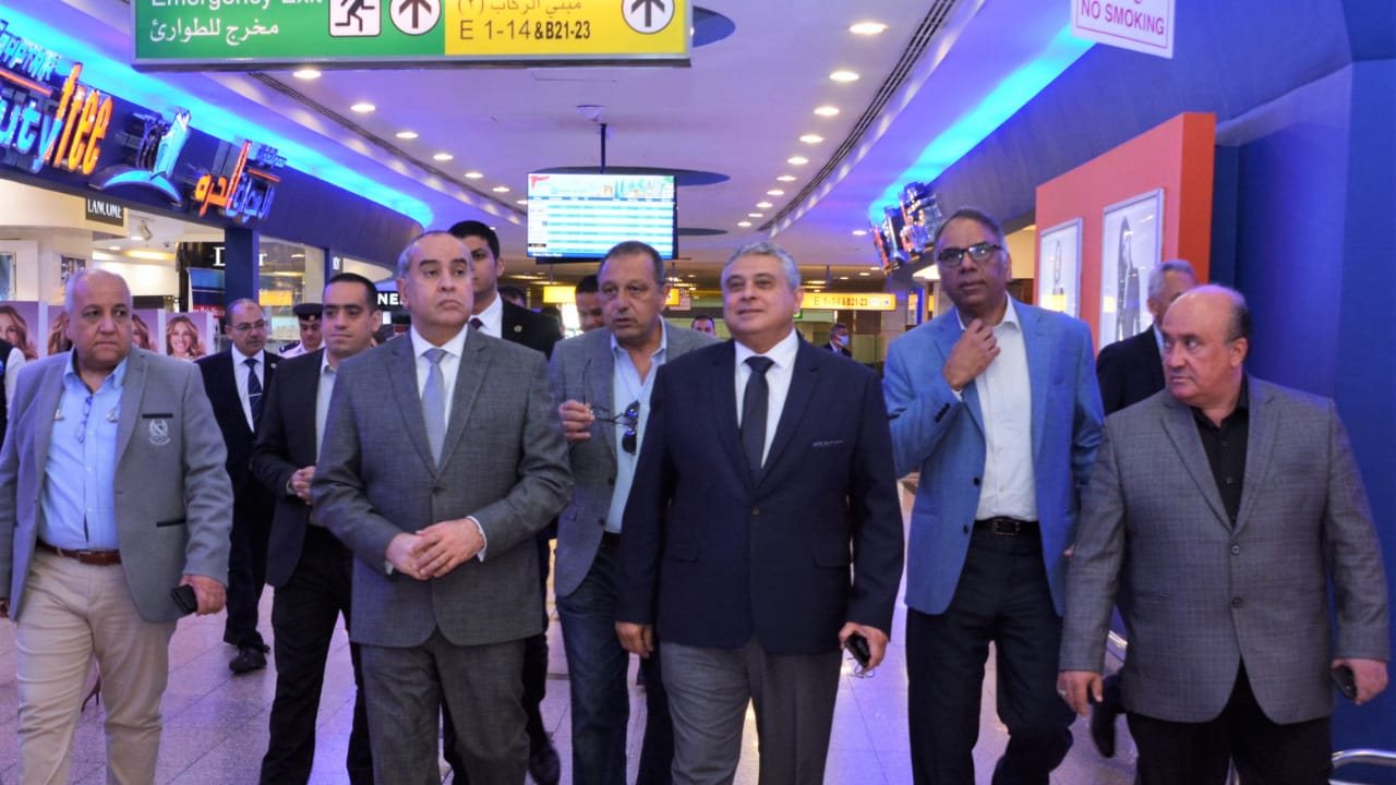 الطيار محمد منار وزير الطيران