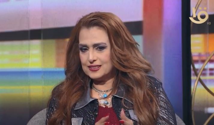 الفنانة سيمون
