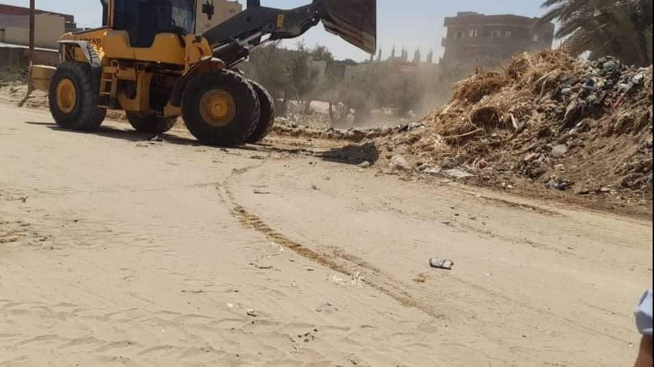 رفع مخلفات جلود الأضاحي بالعريش