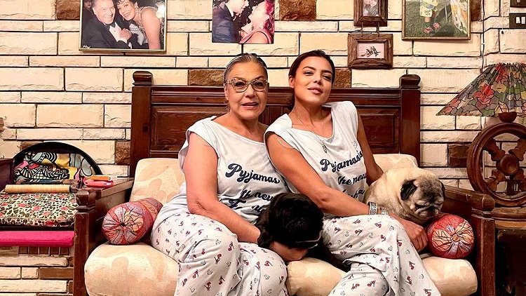 ناهد السباعي مع والدتها