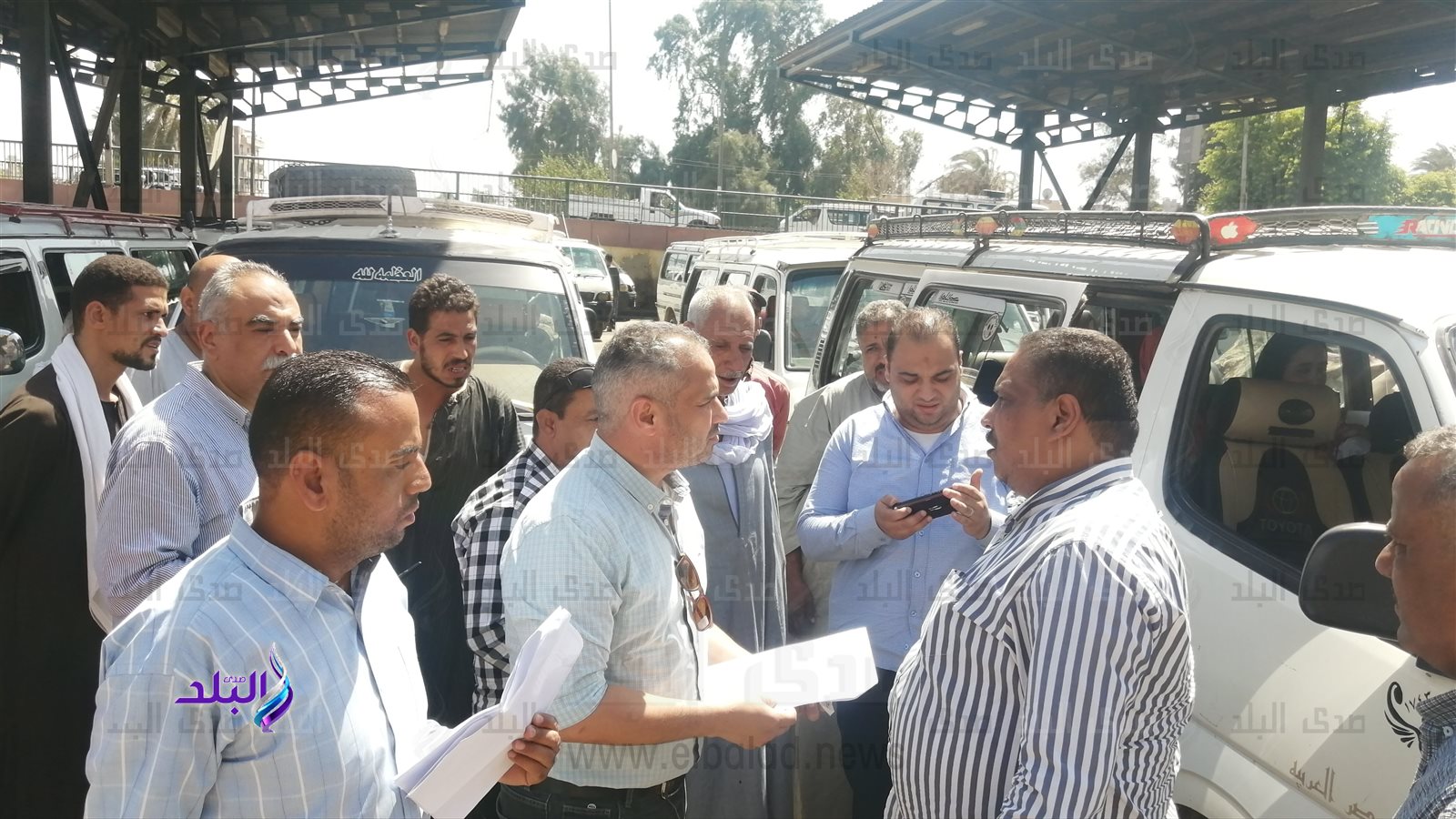 نائب محافظ أسيوط يتفقد المواقف لمتابعة تطبيق التعريفة الجديد