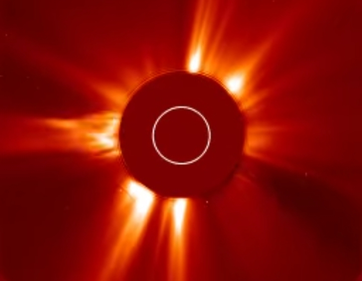 تسجيل مرصد سوهو الفضائي للانبعاث الكتلي الإكليلي من توهج