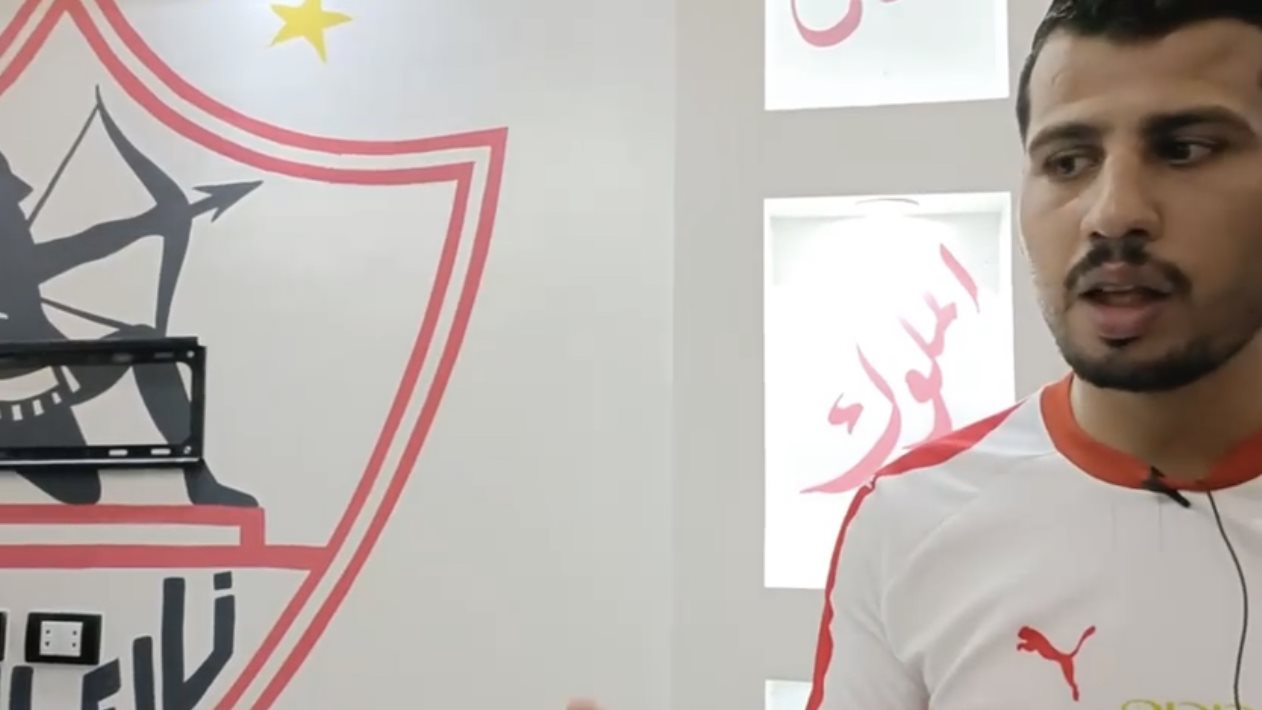 عريس البحيرة يزين شقته بشعار الزمالك 