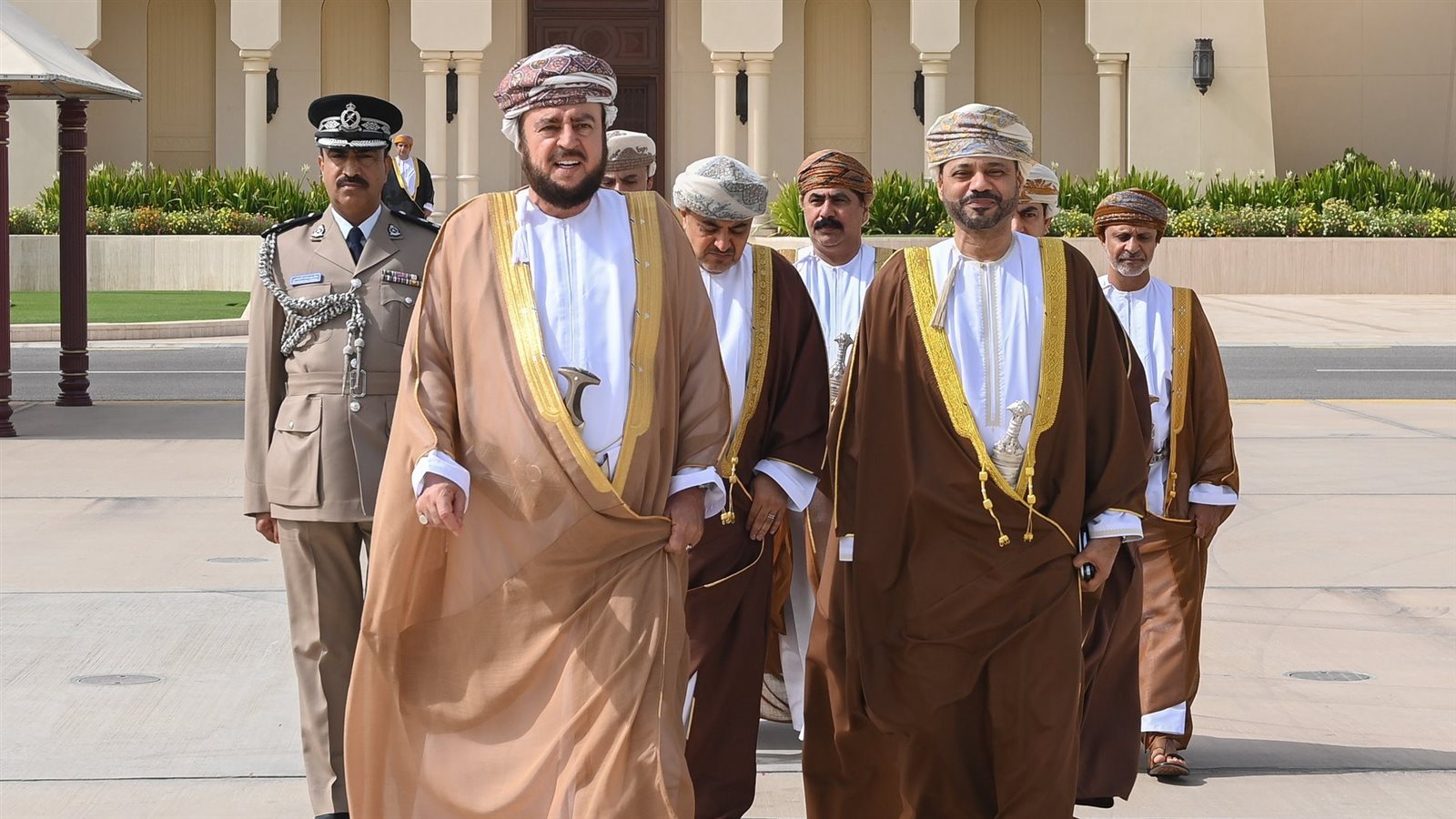 الوفد العماني المشارك في قمة جدة 