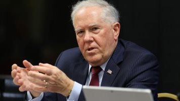 فرانك كيندال  قائد القوات الجوية للولايات المتحدة الأمريكية