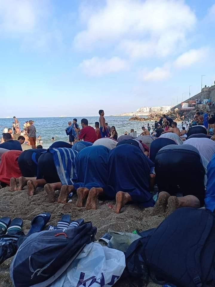 الصلاة على البحر الصلاة على البحر