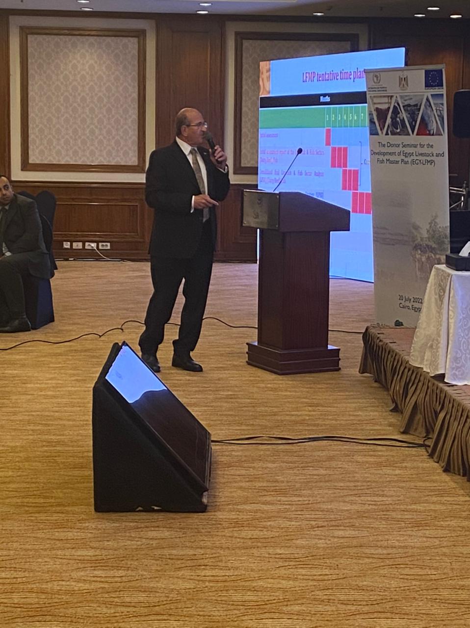 د طارق سليمان رئيس قطاع تنمية الثروة الحيوانية والداجنه