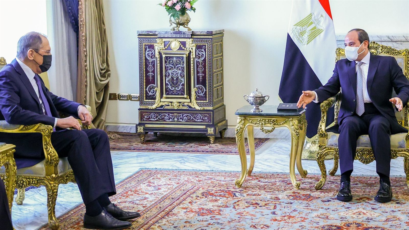الرئيس السيسي مع وزير الخارجية الروسي