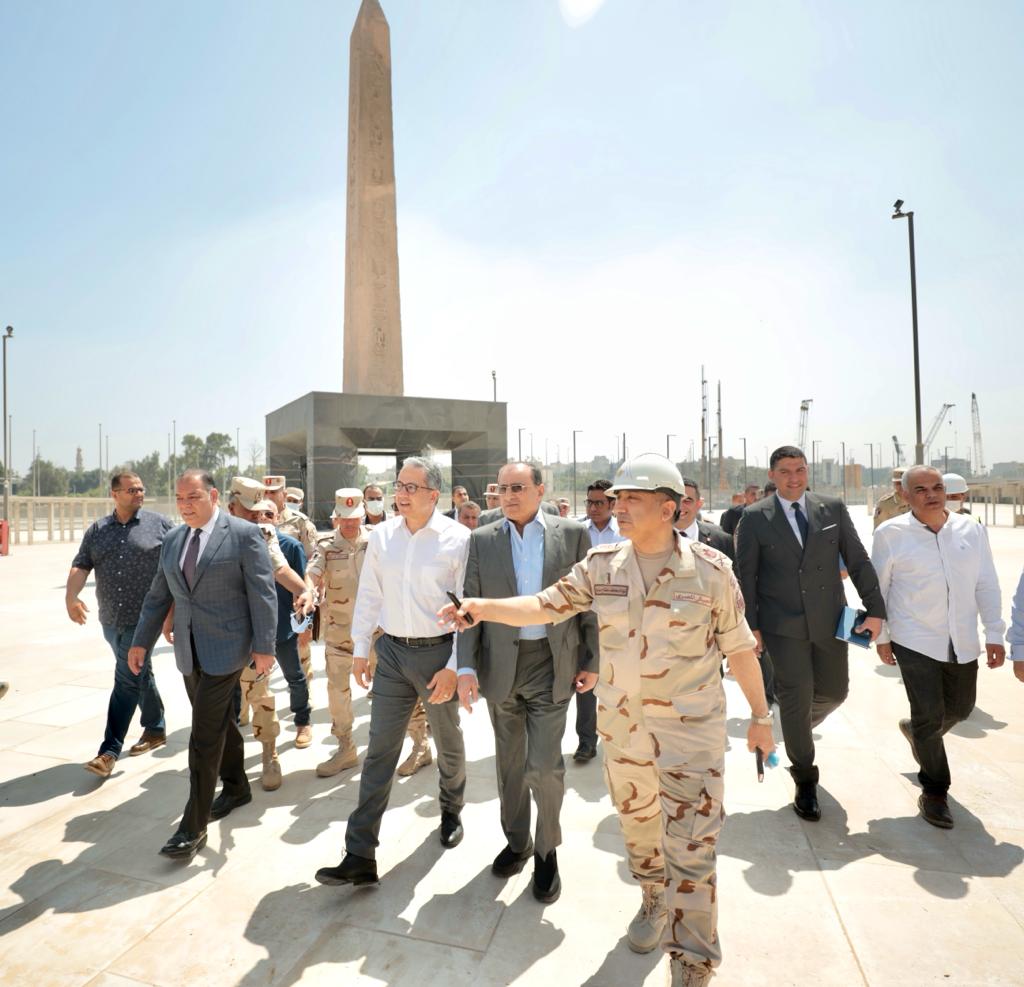 وزير السياحة والآثار 