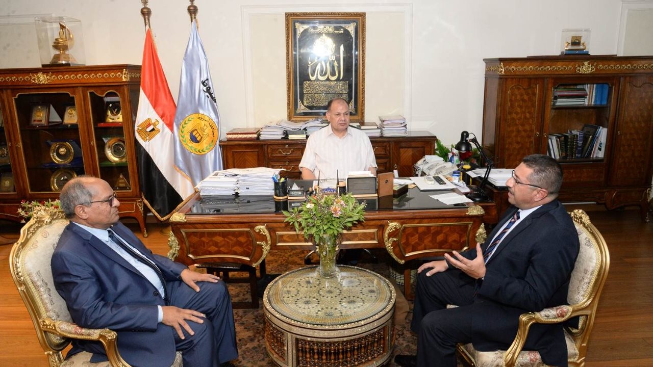 محافظ أسيوط يلتقي رئيس جهاز التعمير