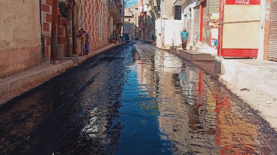 أعمال الرصف والتطوير بحي غرب مدينة أسيوط 