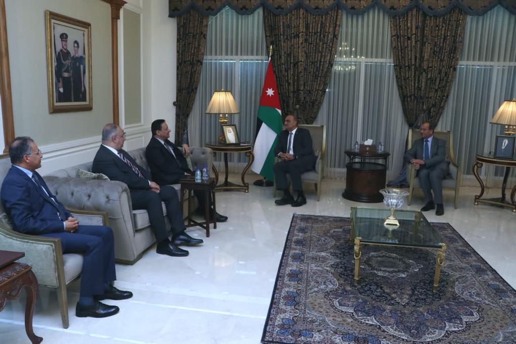 الخصاونة خلال استقباله لكرم جبر