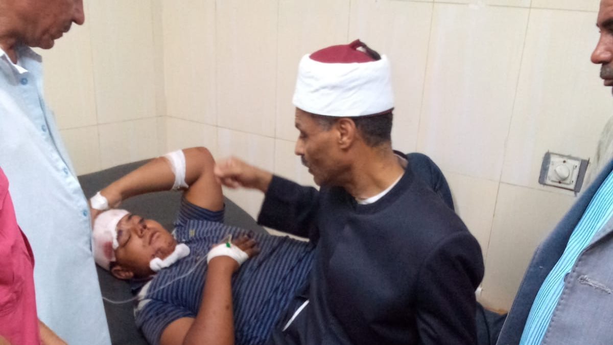 الشيخ أحمد هاشم يزور مصابي حادث العامرية