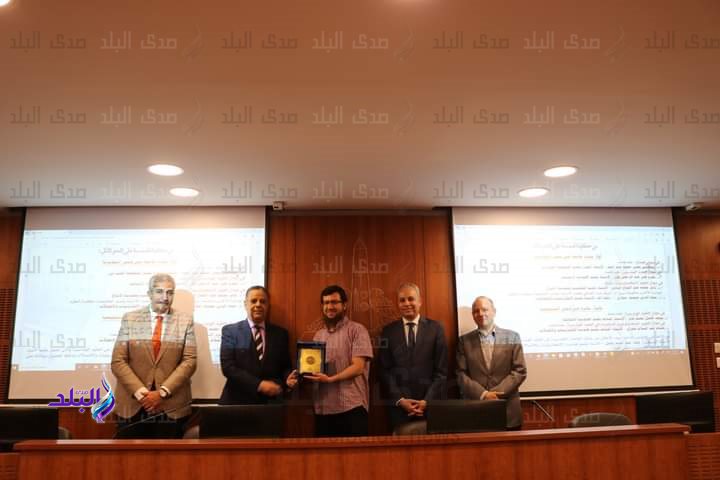 الحاصلين على جوائز الجامعة التقديرية والتشحيعية