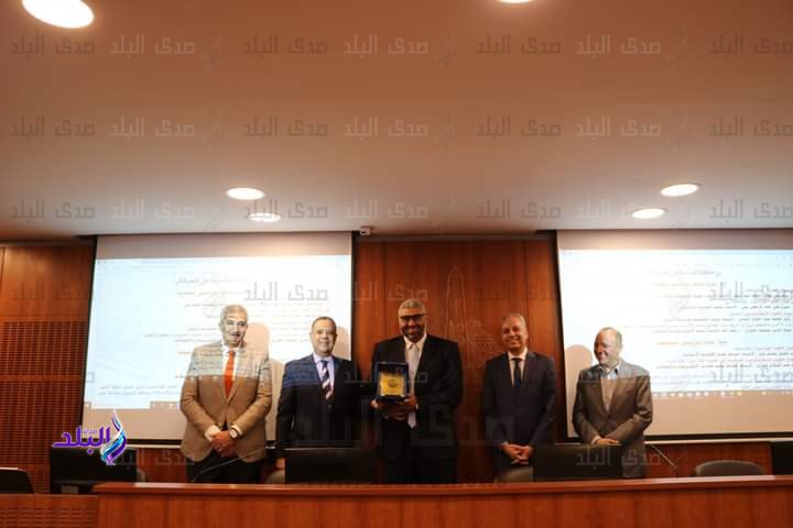 الحاصلين على جوائز الجامعة التقديرية والتشحيعية