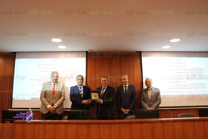 الحاصلين على جوائز الجامعة التقديرية والتشحيعية