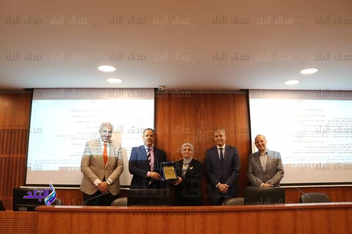 الحاصلين على جوائز الجامعة التقديرية والتشحيعية