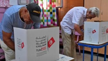 الاستفتاء على الدستور التونسي