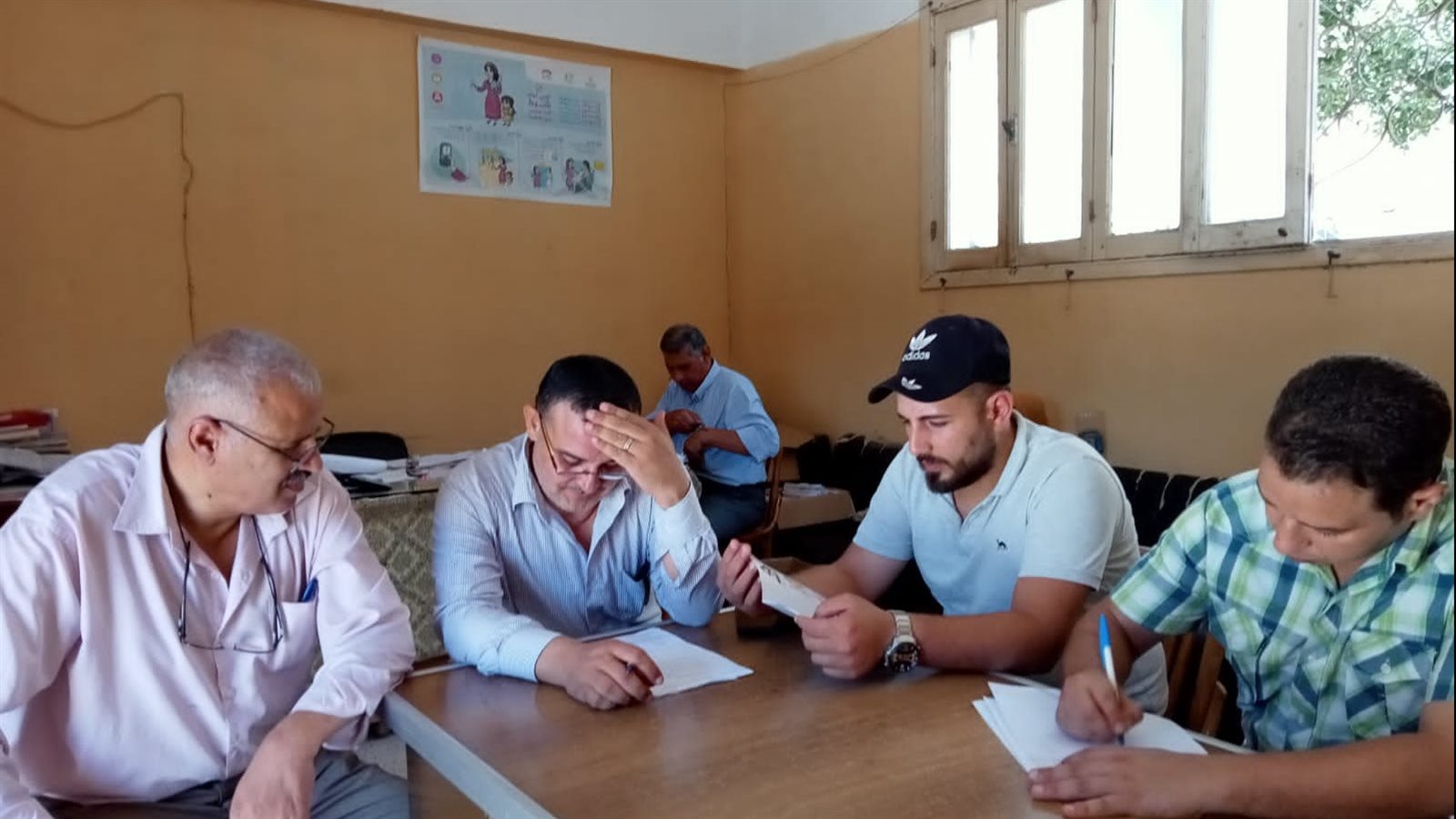 إحاله موظفيين للتحقيق