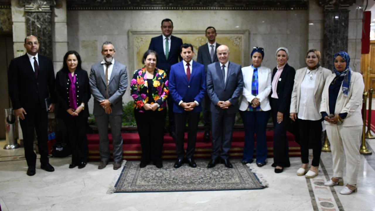 وزير الشباب يبحث مع المدير الإقليمي لمنظمة اليونيسيف تعزيز أ