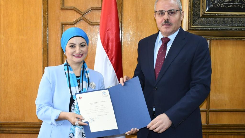 خلال التهنئة 